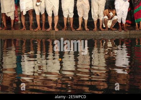 Kathmandu, NE, Nepal. 28th Jan, 2021. Hindu Devotees offer prayers during Madhav Narayan Festival as the month-long Madhav Narayan festival has begun at Hanumanghat, Bhaktapur of Nepal. Credit: Aryan Dhimal/ZUMA Wire/Alamy Live News Stock Photo