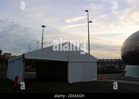 Abandoned tent with a  cabin inside used for PCR tests during the Covid-19 pandemic Sardinero Santander Cantabria Spain January 2021 Stock Photo