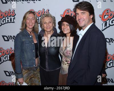 Los Angeles, USA. 18th Nov, 2003. LeachmanCloris daug grD 005 Credit: Tsuni/USA/Alamy Live News Stock Photo