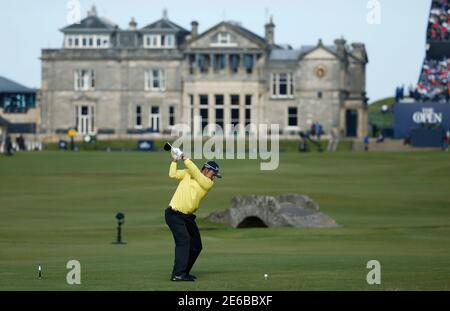 Hideki Matsuyama of Japan hits his tee shot on the 18th hole during the third round of the British Open golf championship on the Old Course in St. Andrews, Scotland, July 19, 2015.  REUTERS/Eddie Keogh