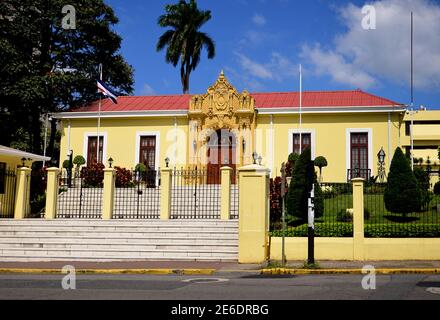 Casa Amarilla „The Yellow House“ ist the actual place of the Ministry of Foreign Affairs, San Jose, Costa Rica Stock Photo