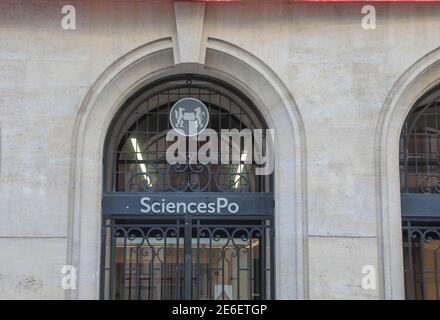 CHAMPAGNE SOCIALISTS LOCATIONS IN PARIS Stock Photo