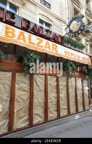 CHAMPAGNE SOCIALISTS LOCATIONS IN PARIS Stock Photo