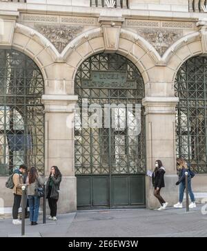 CHAMPAGNE SOCIALISTS LOCATIONS IN PARIS Stock Photo