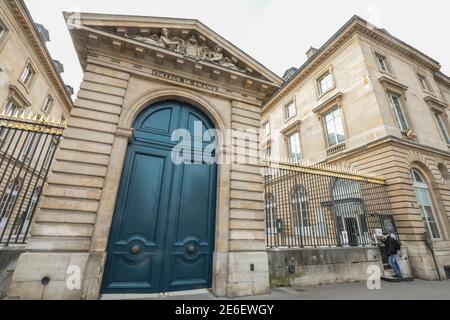CHAMPAGNE SOCIALISTS LOCATIONS IN PARIS Stock Photo