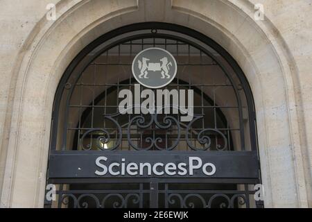 CHAMPAGNE SOCIALISTS LOCATIONS IN PARIS Stock Photo