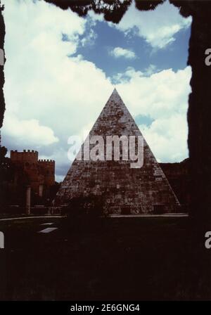 View of the Pyramid of Cestius, Rome, Italy 1990s Stock Photo