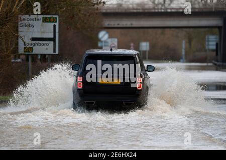 Mount Sorrel, Leicestershire, UK. 29th January 2021. UK weather.  A Range Rover is driven through flooding after the Met Office issued warnings for heavy rain and snow. Credit Darren Staples/Alamy Live News. Stock Photo