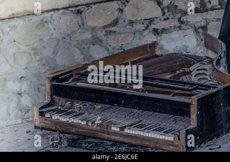old broken piano in an abandoned house Stock Photo