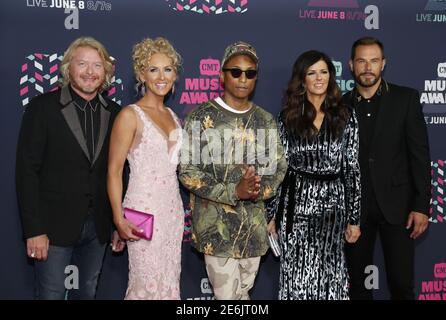 Little Big Town Arrive With Singer Pharrell Williams C At The 16 Cmt Music Awards In Nashville Tennessee U S June 8 16 Reuters Jamie Gilliam Stock Photo Alamy