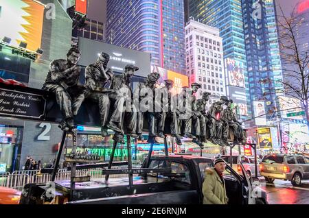 Rockefeller Center Workers Having Lunch Iron Statue. Metal Sculpture in Times Square, Manhattan, New York City, USA Stock Photo