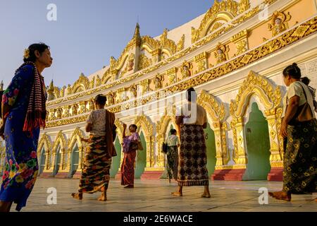 Myanmar (Burma), Mandalay, old city of Sagaing, the Paya Umin Thounzeh - 30 caves Stock Photo