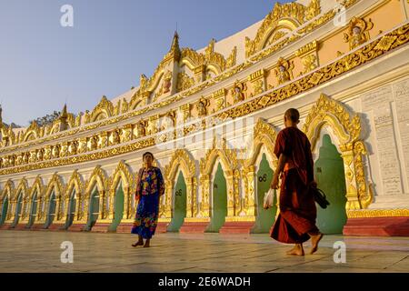 Myanmar (Burma), Mandalay, old city of Sagaing, the Paya Umin Thounzeh - 30 caves Stock Photo