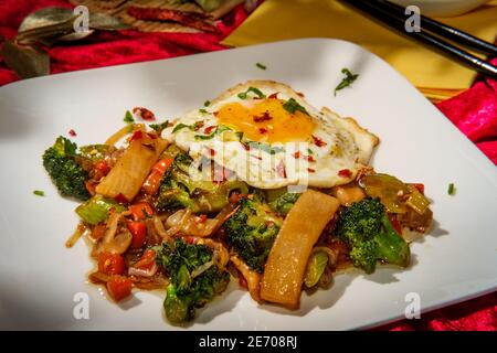 Canned Chinese food chop suey with fried sunny side up egg Stock Photo