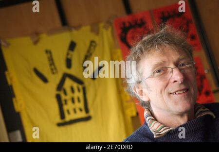 'Jean-Baptiste Eyraud, DAL (''Droit au Logement'', ''Right to a housing'') president, with homeless families squat in an empty building next to the former Paris stock exchange in Paris, France, on January 2 2007. In association with the DAL (Droit Au Logement), housing right, they intend to stay here until their rehousing. President Jacques Chirac in his traditional end of year address to the nation said everyone in France should have the housing right and urged his government to do more in this area. Photo by Jules Motte/ABACAPRESS.COM' Stock Photo