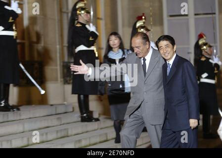 Japans Prime Minister Shinzo Abe (front C) and his wife Akie Abe are ... picture picture