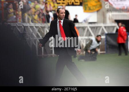 PSG's manager Paul Le Guen during the French Cup, Paris-Saint-Germain vs Gueugnon at the Parc des Princes Stadium in Paris, France on January 21, 2007. Paris Saint-Germain won 1 -0. Photo by Mehdi Taamallah/Cameleon/ABACAPRESS.COM Stock Photo