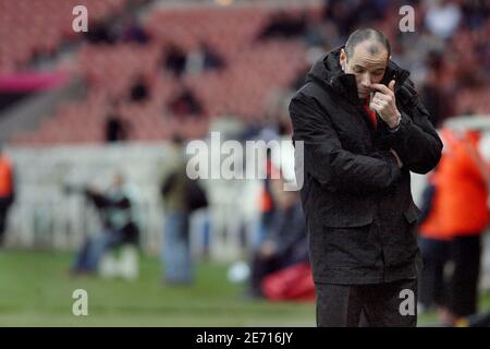 PSG's manager Paul Le Guen during the French Cup, Paris-Saint-Germain vs Gueugnon at the Parc des Princes Stadium in Paris, France on January 21, 2007. Paris Saint-Germain won 1 -0. Photo by Mehdi Taamallah/Cameleon/ABACAPRESS.COM Stock Photo