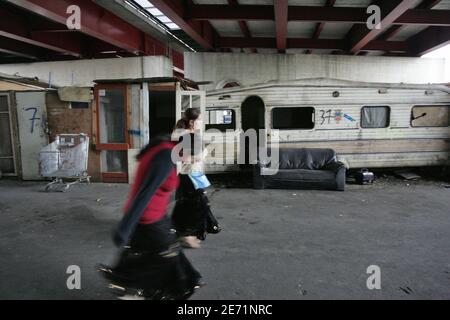 Romanian gypsy (roms) families live in new shanty towns in the northern suburb of Paris, France on January 20, 2007. Photo by Mousse/ABACAPRESS.COM Stock Photo