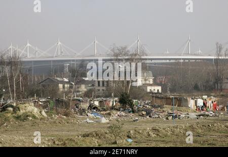 Romanian gypsy (roms) families live in new shanty towns in the northern suburb of Paris, France on January 20, 2007. Photo by Mousse/ABACAPRESS.COM Stock Photo