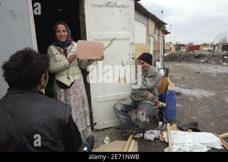 Romanian gypsy (roms) families live in new shanty towns in the northern suburb of Paris, France on January 20, 2007. Photo by Mousse/ABACAPRESS.COM Stock Photo