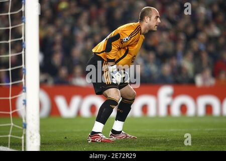 Liverpool's goalkeeper Pepe Reina during the UEFA Champions League first knockout round, first leg soccer match, FC Barcelona vs FC Liverpool at the Camp Nou stadium in Barcelona, Spain on February 21, 2007. Liverpool won 2-1. Photo by Christian Liewig/ABACAPRESS.COM Stock Photo