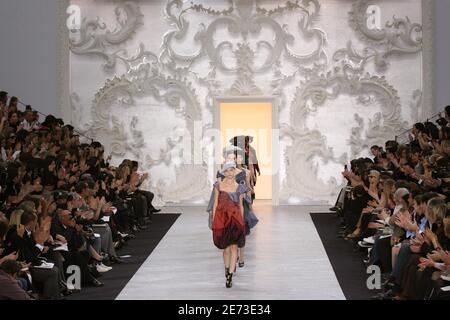 A model displays a creation by US designer Marc Jacobs for Louis Vuitton  Spring-Summer 2009 Ready-to-Wear collection show in Paris, France on  October 4, 2008. Photo by Mehdi Taamallah/ABACAPRESS.COM Stock Photo 