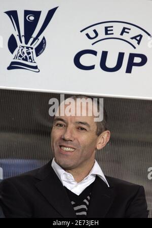 Psg's coach Paul Le Guen during the UEFA Cup second knockout round first leg game soccer match PSG vs Benfica, at the Parc des Princes stadium in Paris, France, on March 8, 2007. PSG won 2-1. Photo by Mehdi Taamallah/Cameleon/ABACAPRESS.COM Stock Photo