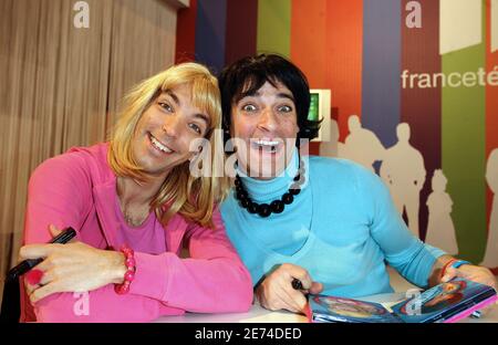 French actors Samantha and Chantal from the TV show on France 2 channel pose during the Book Fair 'Le Salon Du Livre' held at Porte de Versailles, in Paris, France, on March 24, 2007. Photo by Denis Guignebourg/ABACAPRESS.COM Stock Photo