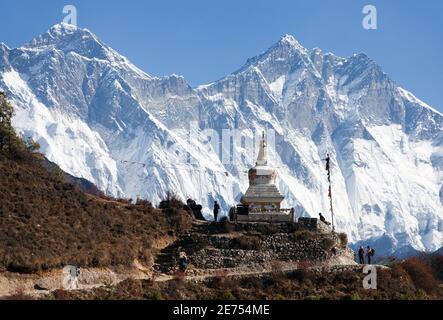 Stupa near Namche Bazar and Mount Everest, Lhotse and Nuptse - way to Everest base camp - Nepal Stock Photo