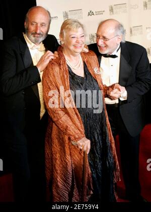 Honorees Paul Stookey, Mary Travers and Peter Yarrow of Peter, Paul and Mary arrive at the 2006 Songwriters Hall of Fame induction ceremony at the Marriott Marquis Hotel in New York in this file photo from June 15, 2006.  Travers, a member of Peter, Paul and Mary trio that played a prominent role in the 1960's folk music revival and helped popularize the work of such artists as Bob Dylan, has died, according to media reports on September 16, 2009.  REUTERS/Eric Thayer/Files  (UNITED STATES ENTERTAINMENT OBITUARY)