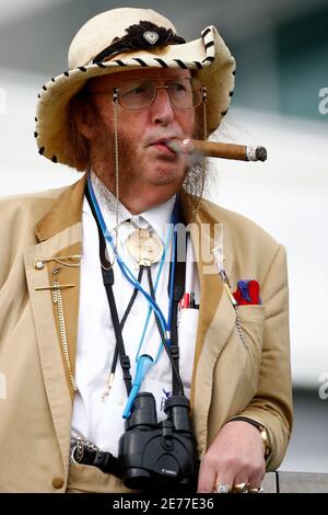 Racing pundit John McCririck waits for the start of the Oak race during Ladies day at the Epsom Derby Festival at Epsom Downs in Surrey, southern England June 6, 2008. REUTERS/Alessia Pierdomenico (BRITAIN)