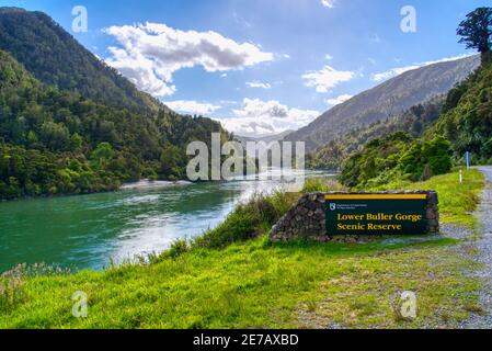 The Buller Gorge, a scenic river valley following the Buller River Stock Photo