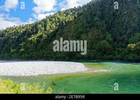 The Buller Gorge, a scenic river valley following the Buller River Stock Photo