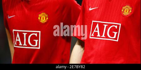 Manchester United players line up with the name of U.S. insurance company AIG on their shirts before their Champions League soccer match against Villarreal at Old Trafford in Manchester, September 17, 2008. REUTERS/Phil Noble (BRITAIN)