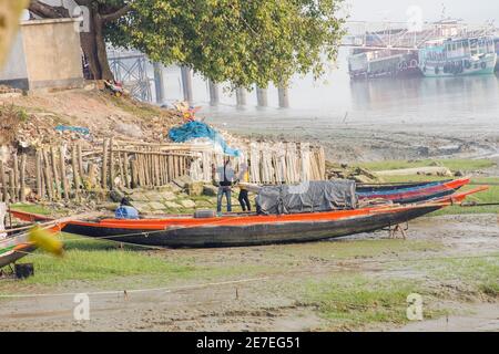 diamond harbour west bengal india on 13th december 2020:Lovers are enjoying a selfie along Diamond Harbor's Ganges River. Stock Photo