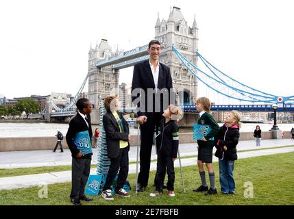 Sultan Kosen, The Worlds Tallest Man At 8ft 1in (246.5cm) Stands 