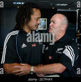 All Black captain Tana Umaga (L) with coach Graham Henry announces his retirement from international rugby at a press conference at the New Zealand Rugby Union headquarters in Wellington January 10, 2006. The 74 test veteran will continue to play Super 14 rugby for the Hurricanes and his provincial team. REUTERS/Anthony Phelps