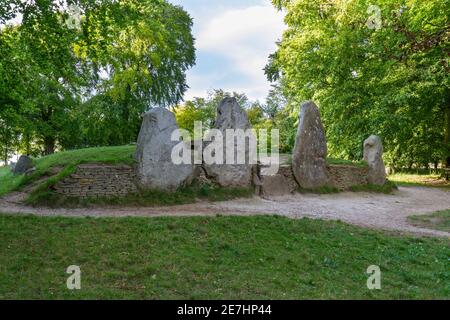 Entrance stones to Wayland’s Smithy a Neolithic tomb on the Downs above the Vale of the White Horse in south Oxfordshire, UK. Stock Photo