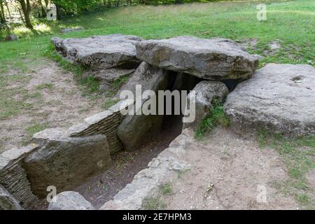 View along the entrance stones to Wayland’s Smithy a Neolithic tomb on the Downs above the Vale of the White Horse in south Oxfordshire, UK. Stock Photo