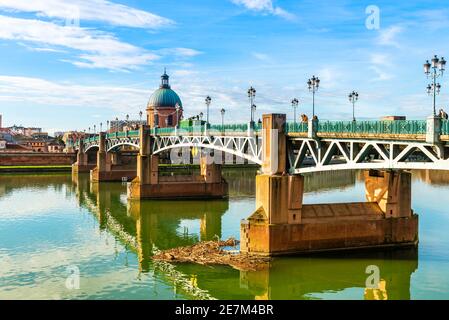 The Saint Pierre bridge over the Garonne and the Grave in Toulouse in Occitania, France Stock Photo