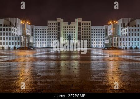 The Lenin Monument in front of the Government house at the independence square in Minsk seen at a rai Stock Photo