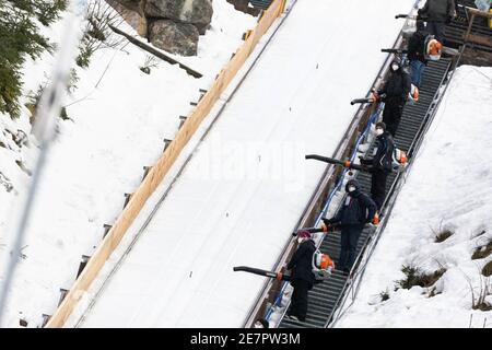 Titisee Neustadt, Germany. 30th Jan, 2021. Nordic skiing/ski jumping: World Cup, large hill, women, 1st round: Helpers blow the hill clear with leaf blowers. Credit: Philipp von Ditfurth/dpa/Alamy Live News Stock Photo