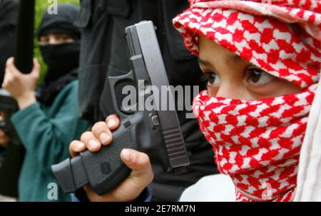 AL FATAH Boy soldier at a training camp in Jordan 1970 Stock Photo - Alamy