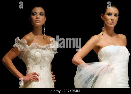 Models present wedding gowns from Spanish designer Eva Novias'  Spring/Summer 2007 fashion collection in Madrid November 3, 2006.  REUTERS/Victor Fraile (SPAIN Stock Photo - Alamy