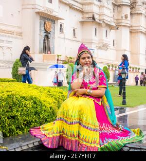 Wedding bride in Jaipur, Rajasthan, India posing for photographs Stock Photo