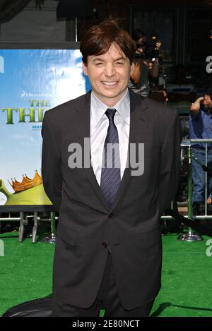 Mike Myers attends the 'Shrek the Third' premiere at the Mann Village Theatre in Westwood, Los Angeles, CA, USA, on May 6, 2007. Photo by Lionel Hahn/ABACAPRESS.COM Stock Photo