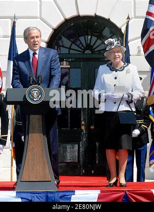 US President George W. Bush and Queen Elizabeth II speak after an arrival ceremony on the South Lawn of the White House in Washington, DC, 07 May 2007. The monarch and her husband, Prince Philip, were greeted at the presidential mansion in brilliant sunshine by about 7,000 guests, including members of Congress, Bush cabinet officials and British diplomats. Photo by Olivier Douliery/ABACAPRESS.COM Stock Photo