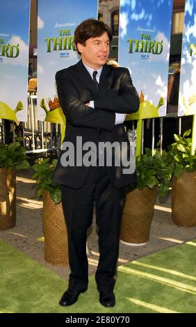 Mike Myers arrives for the Special Screening of Dreamworks 'Shrek The Third' held at the Clearview Chelsea West Theater in New York City, NY, USA on May 14, 2007. Photo by Donna Ward/ABACAPRESS.COM Stock Photo