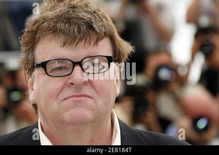 Michael Moore poses for the media during a photocall for 'SICKO' during the 60th International Film Festival in Cannes, France on May 19, 2007. Photo by Hahn-Nebinger-Orban/ABACAPRESS.COM Stock Photo